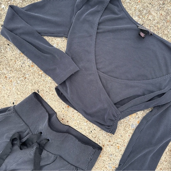 VICTORIA SECRET Black Long Sleeve Crop Top and Jogger lounge Set small - Picture 3 of 9